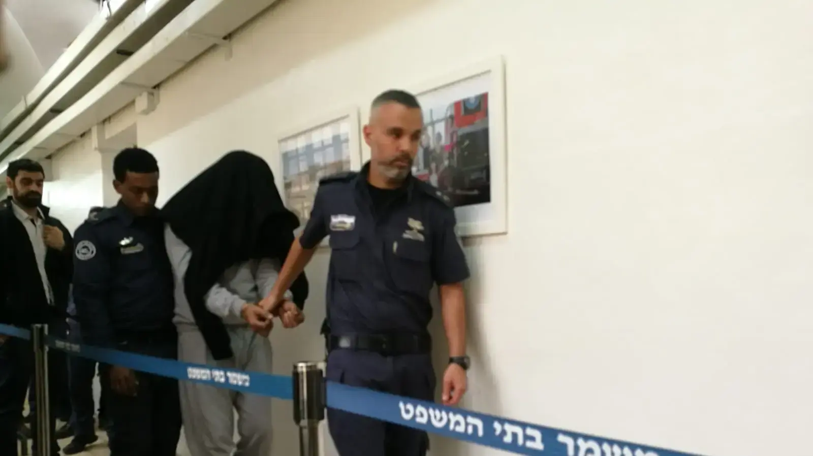 החשוד בנסיון רצח אשתו בקריית יובל ירושלים מובא לדיון בהארכת מעצרו בבית משפט השלום בירושלים