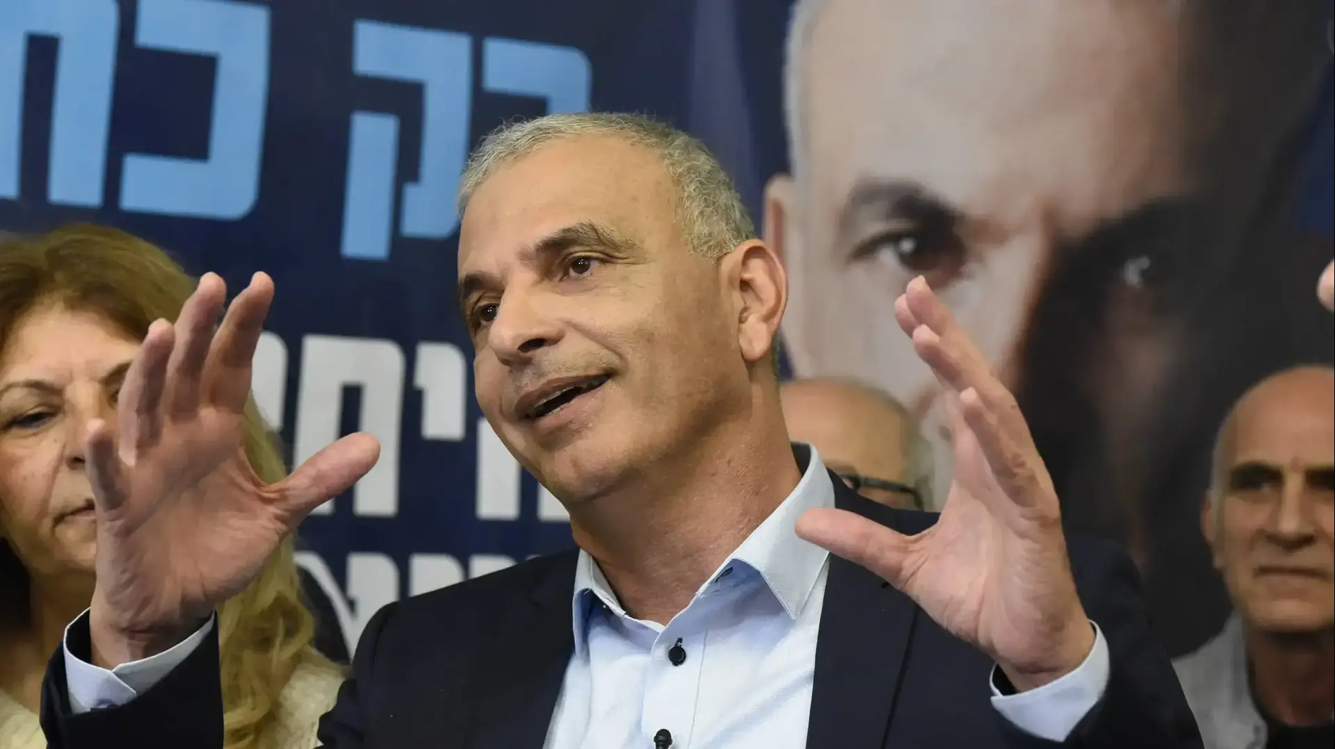 משה כחלון במטה מפלגת כולנו בבת ים , פברואר 2019 משה כחלון במטה מפלגת כולנו בבת ים , פברואר 2019