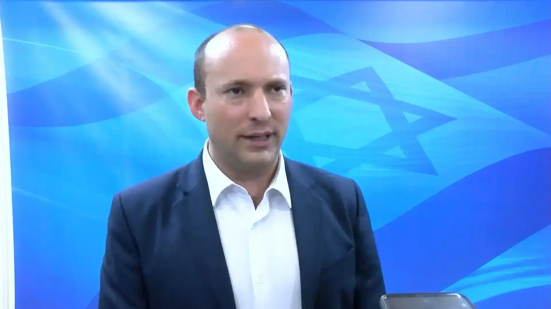 בנט תוקף את נתניהו: רה״מ יכניס את גנץ לממשלתו כ״ממשלת שלום לאומית״