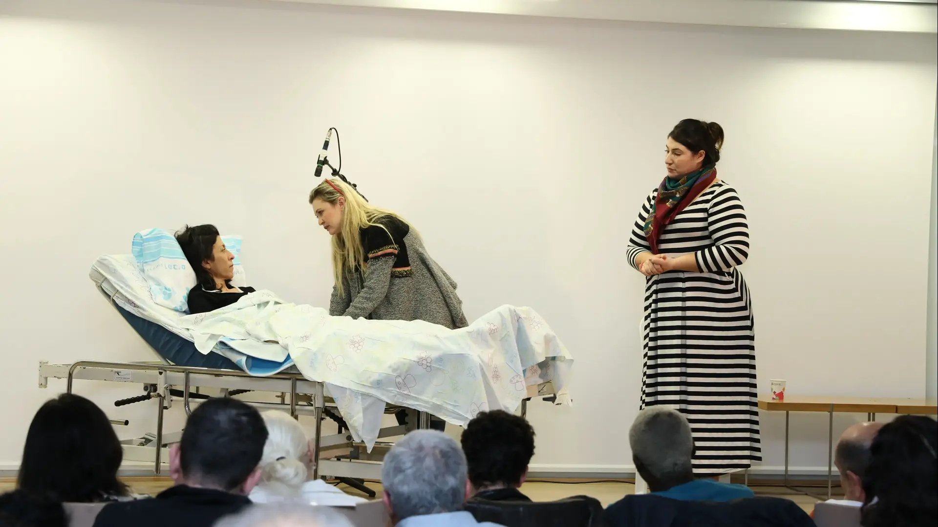 ההצגה "של מי החיים האלה" בבית החולים רמב"ם ההצגה "של מי החיים האלה" בבית החולים רמב"ם
