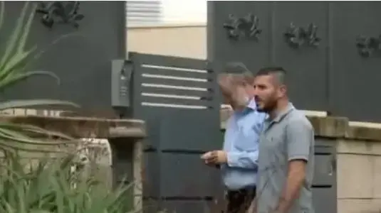 היועץ המשפטי לממשלה אביחי מנדלבליט שב לביתו יום אחרי הגשת כתב החשדות נגד ראש הממשלה בנימין נתניהו, 1 במרץ 2019 היועץ המשפטי לממשלה אביחי מנדלבליט שב לביתו יום אחרי הגשת כתב החשדות נגד ראש הממשלה בנימין נתניהו, 1 במרץ 2019