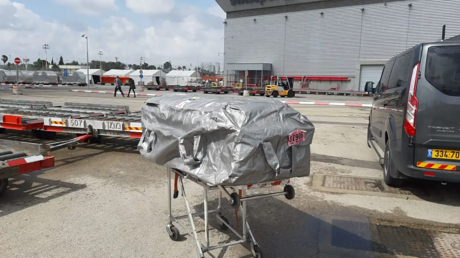 גופתה של דינה פורת ההרוגה מהתפחות הסירה בצ'ילה עם נחיתתה בנתב"ג 5 פברואר 2019 גופתה של דינה פורת ההרוגה מהתפחות הסירה בצ'ילה עם נחיתתה בנתב"ג 5 פברואר 2019