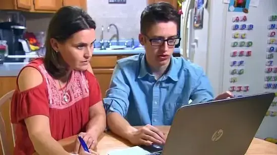 נער שהתחסן בניגוד לעמדת הוריו עם אמו, אוהיו נער שהתחסן בניגוד לעמדת הוריו עם אמו, אוהיו