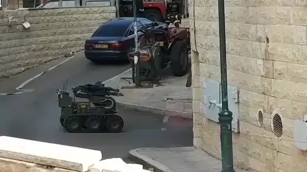מטען התגלה ליד הכניסה למעלית, בקומת הקרקע של בנין המועצה המקומית ירכא, 10.3.2019 מטען התגלה ליד הכניסה למעלית, בקומת הקרקע של בנין המועצה המקומית ירכא, 10.3.2019