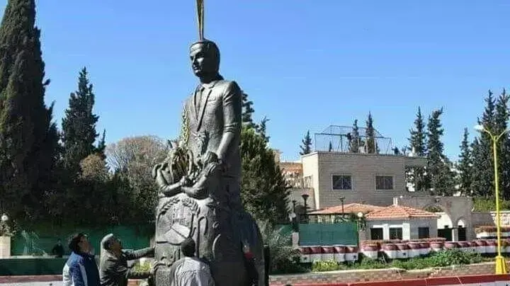 פסל חדש של חאפז אסד בעיר דרעא, סוריה, 10 במרץ 2019