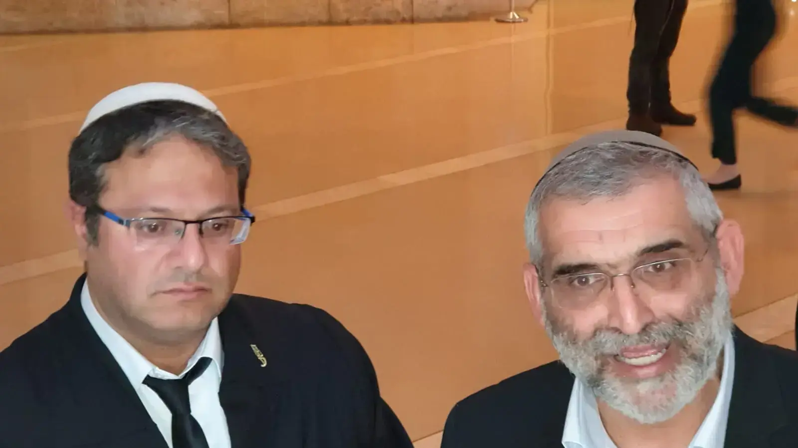 עו"ד איתמר בן גביר, ועו"ד איתמר מיכאל בן ארי במהלך דיון על פסילתו של השני בבג"ץ 14 במרץ 2019 עו"ד איתמר בן גביר, ועו"ד איתמר מיכאל בן ארי במהלך דיון על פסילתו של השני בבג"ץ 14 במרץ 2019