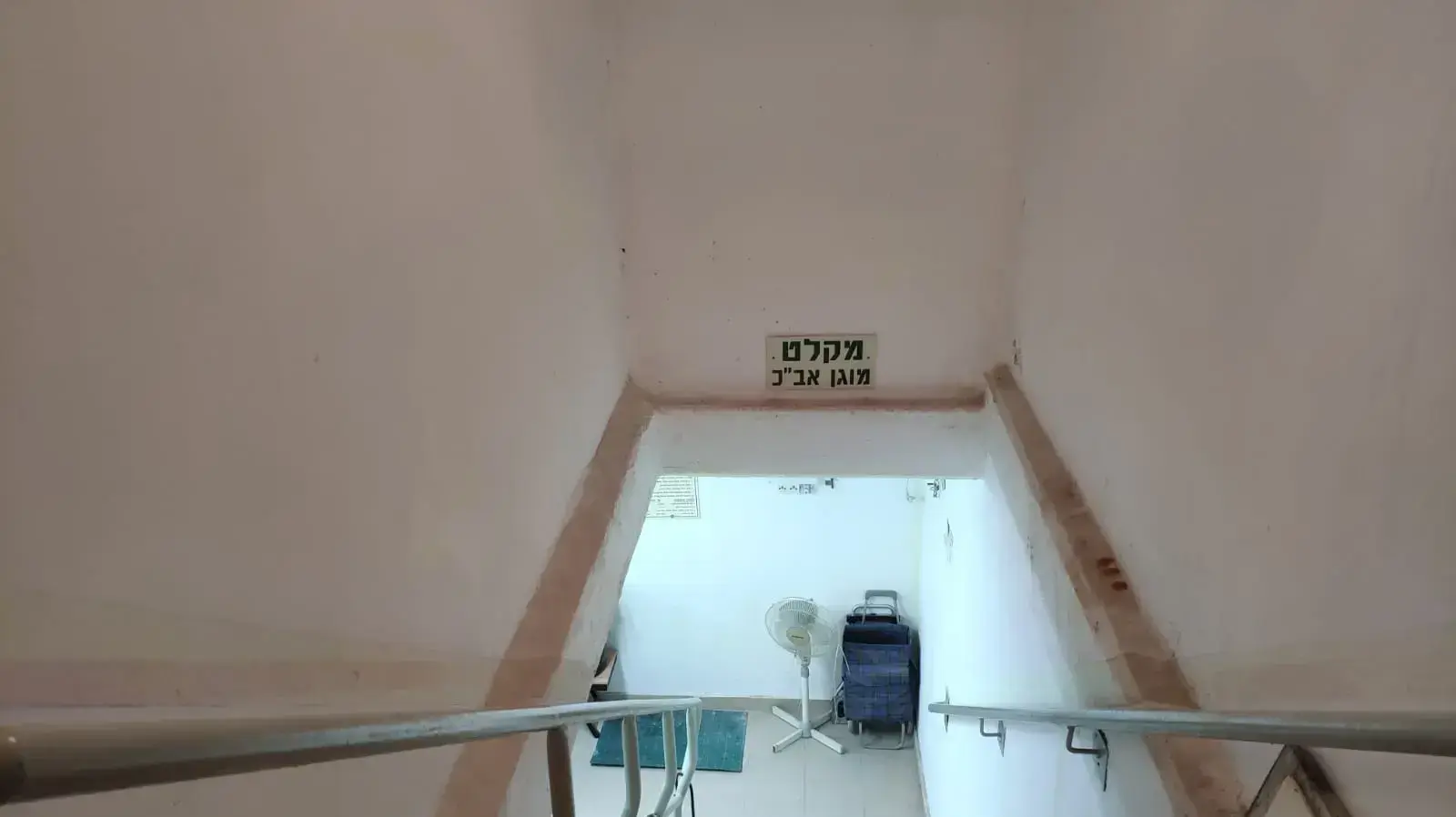 פתיחת מקלט ברחוב דובנוב 8 תל אביב בעקבות ירי לגוש דן, 14 במרץ 2019 פתיחת מקלט ברחוב דובנוב 8 תל אביב בעקבות ירי לגוש דן, 14 במרץ 2019