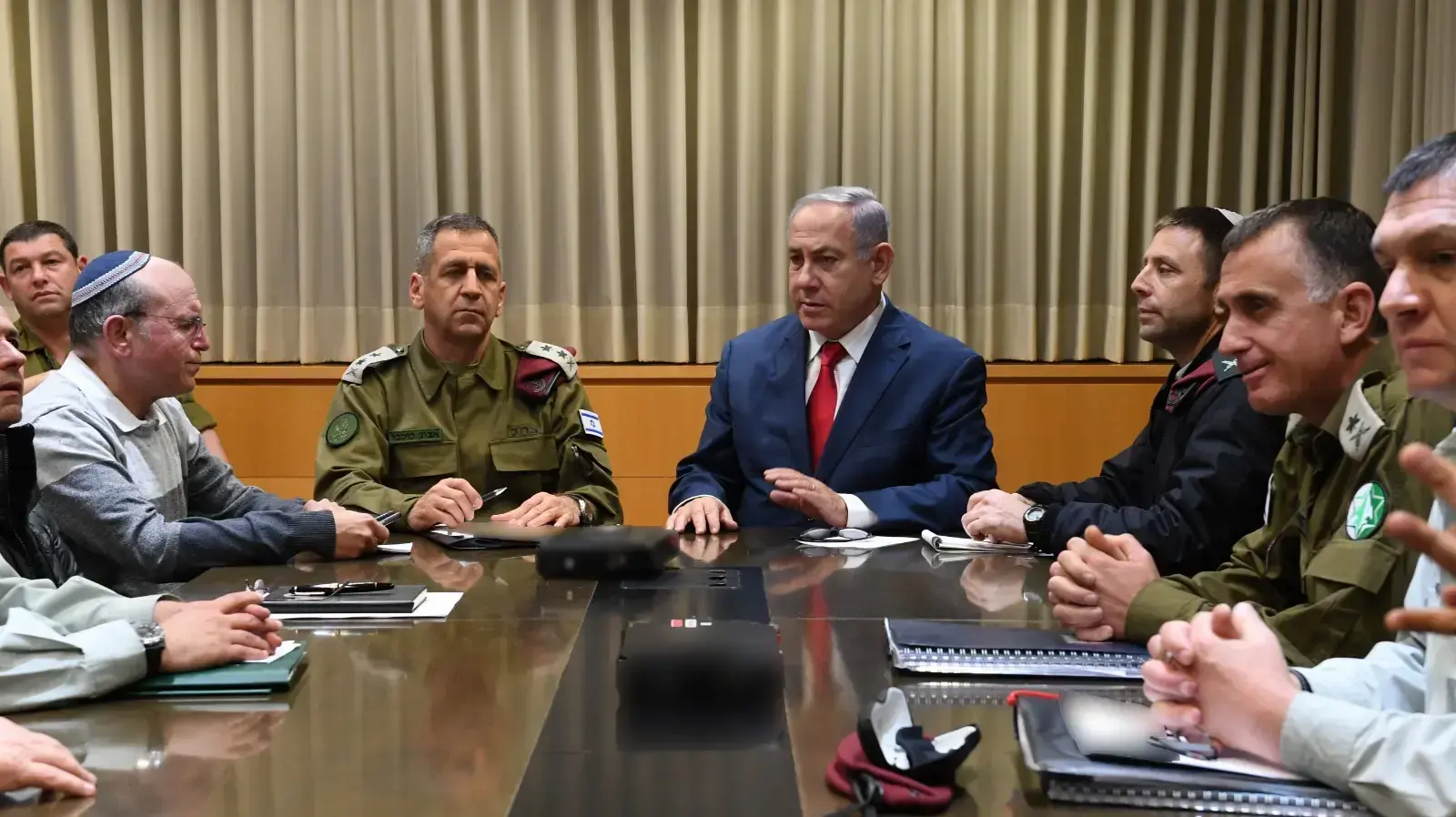 ראש הממשלה ושר הביטחון בנימין נתניהו מקיים התייעצות ביטחונית עם ראשי מערכת הביטחון בקריה בתל אביב 14 במרץ 2019 ראש הממשלה ושר הביטחון בנימין נתניהו מקיים התייעצות ביטחונית עם ראשי מערכת הביטחון בקריה בתל אביב 14 במרץ 2019