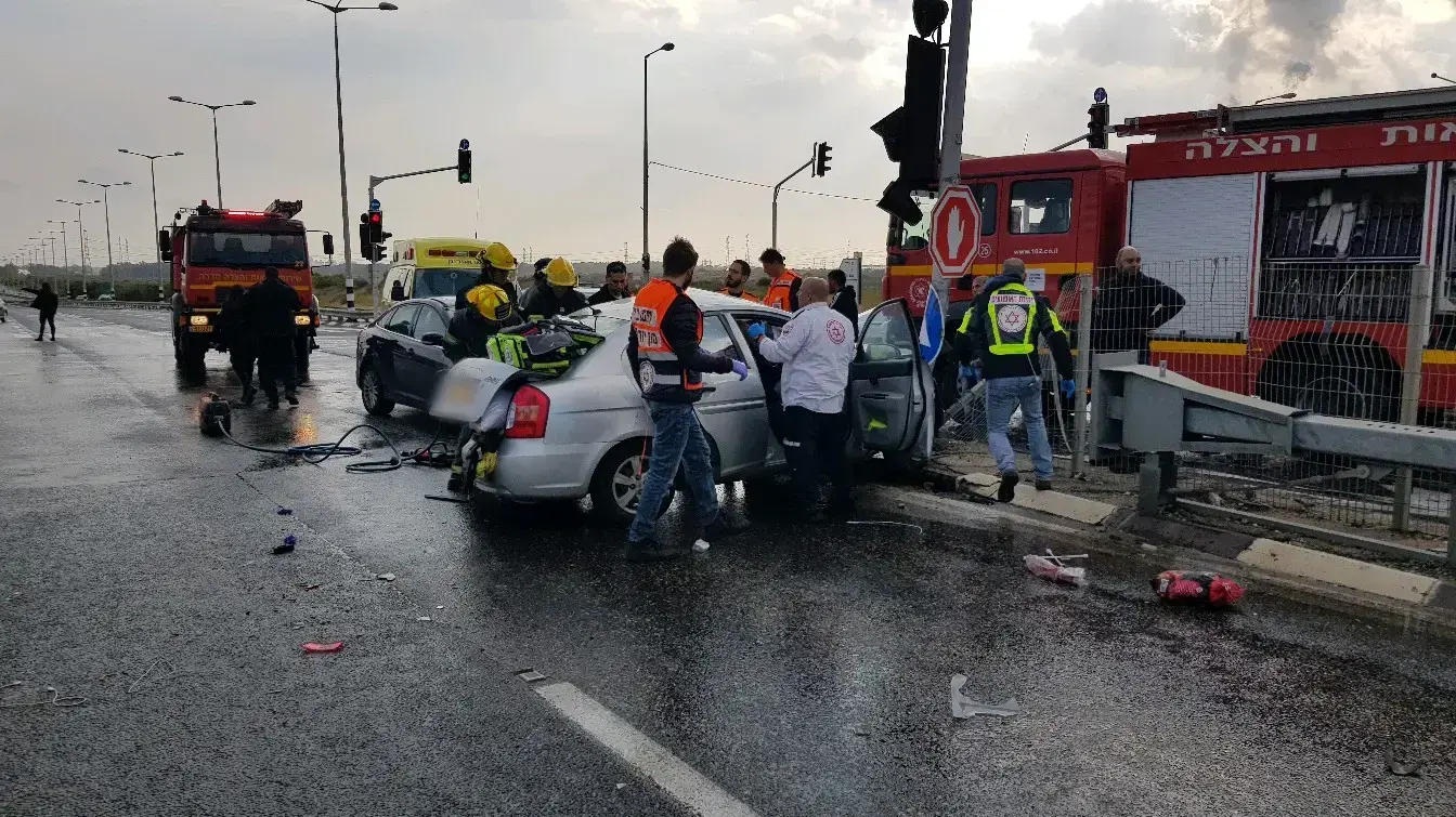 אישה בת 64 נהרגה בתאונת דרכים בכביש 4, צומת פל ים, 16, מרץ, 2019 אישה בת 64 נהרגה בתאונת דרכים בכביש 4, צומת פל ים, 16, מרץ, 2019