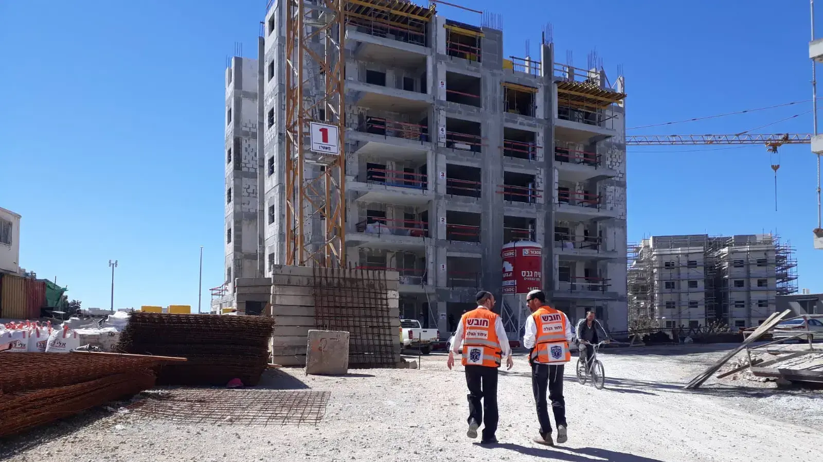 אתר הבנייה בחריש בה נפל אל מותו פועל בניין בן 40