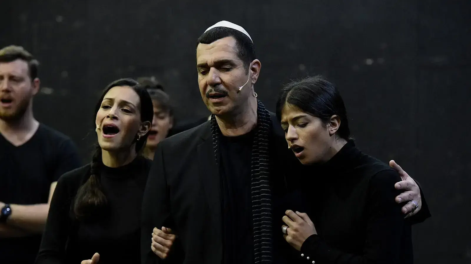זה אני מחזמר איל גולן אייל גולן הקאמרי