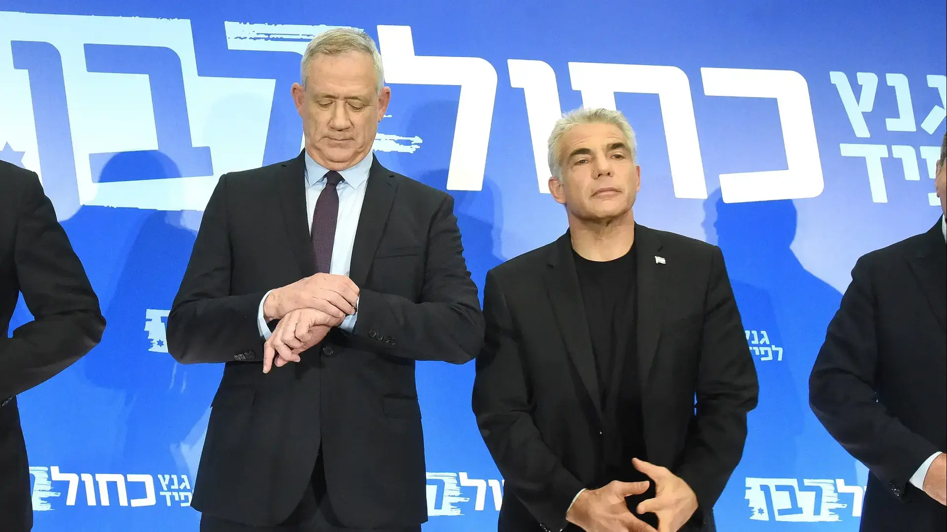 מפלגת כחול לבן חברי המפלגה גנץ לפיד בוגי אשכנזי גני התערוכה מפלגת כחול לבן חברי המפלגה גנץ לפיד בוגי אשכנזי גני התערוכה
