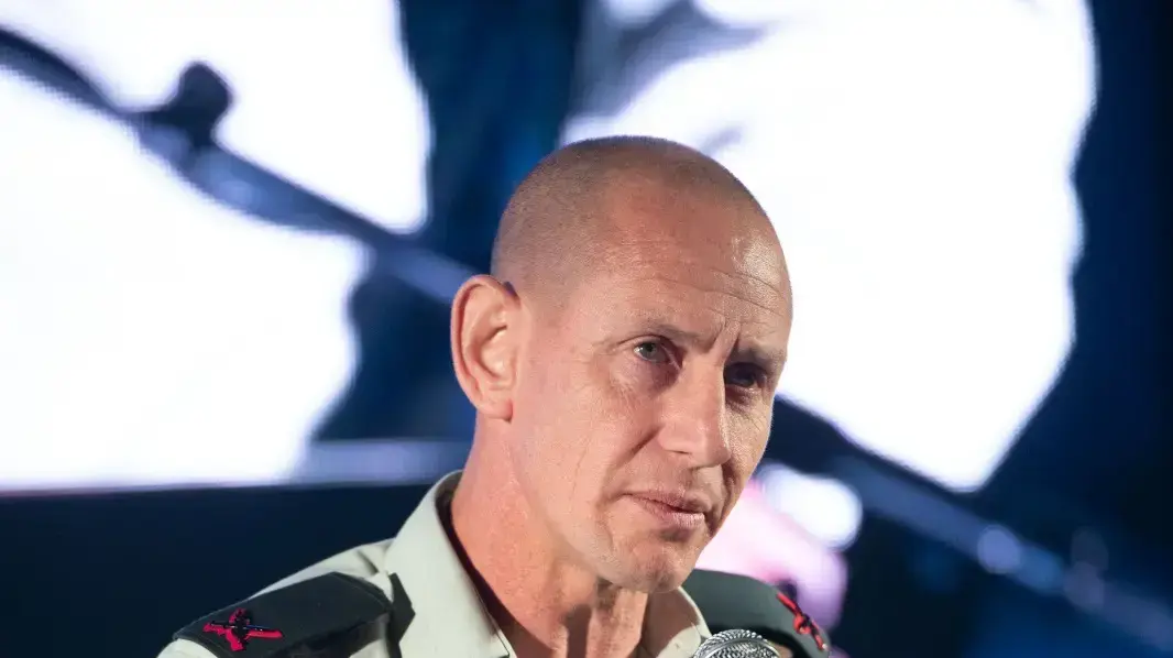 עצרת לסיום מבצע ״מגן צפוני״ והענקת
ציון לשבח מטעם מפקד עוצבת "הגליל" לרב-סרן י',
19 במרץ 2019
בתמונה תא"ל רפי מילוא, מפקד עוצבת הגליל עצרת לסיום מבצע ״מגן צפוני״ והענקת
ציון לשבח מטעם מפקד עוצבת "הגליל" לרב-סרן י',
19 במרץ 2019
בתמונה תא"ל רפי מילוא, מפקד עוצבת הגליל