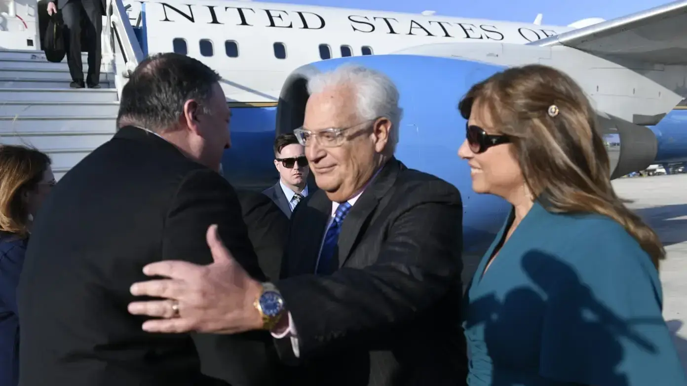 מזכיר המדינה האמריקני מייק פומפאו נחת בישראל, 20 במרץ 2019
בתמונה עם השגריר דיוויד פרידמן מזכיר המדינה האמריקני מייק פומפאו נחת בישראל, 20 במרץ 2019
בתמונה עם השגריר דיוויד פרידמן