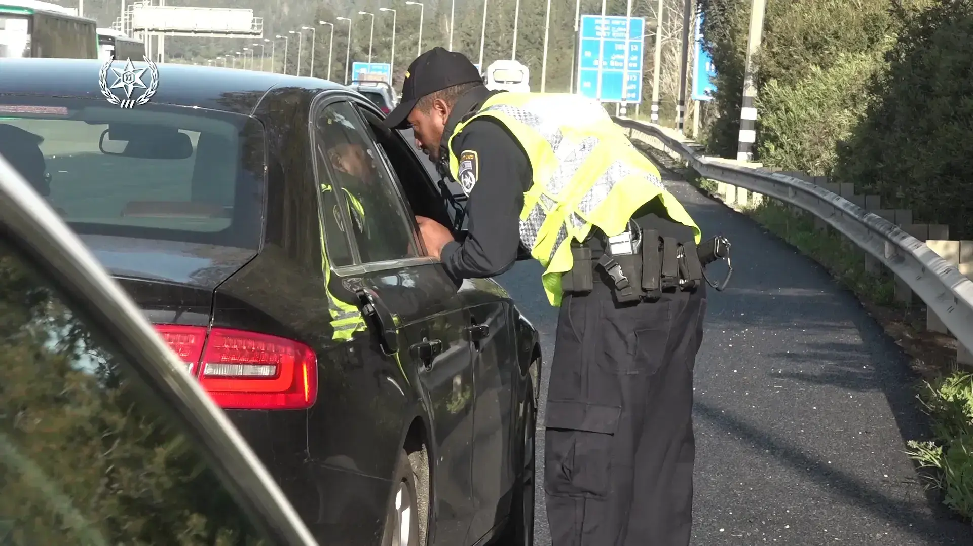 שיטת אכיפה חדשה: השוטרים עלו על אוטובוסים בקווי שירות ועקבו אחר עבירות התנועה שביצעו נהגים בכביש