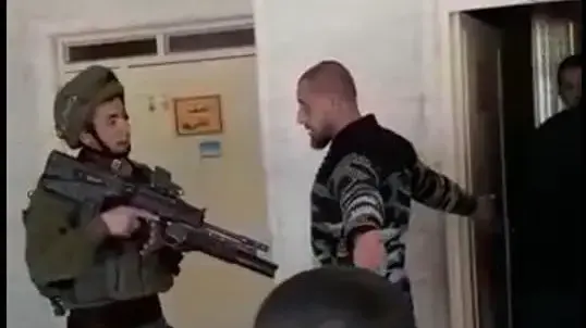 חייל בבית ספר יסודי בחברון יום שלישי 19 במרץ 2019