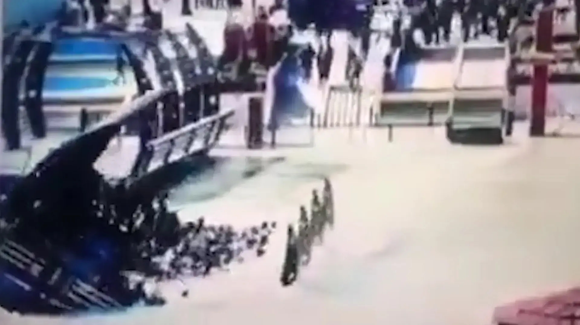 לפחות תשעים בני אדם טבעו למוות במעבורת עמוסה בנוסעים בנהר החידקל ליד מוסול