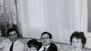 רפי איתן עם רעייתו מרים ובנם, 1966
רפי איתן עם רעייתו מרים ובנם, 1966