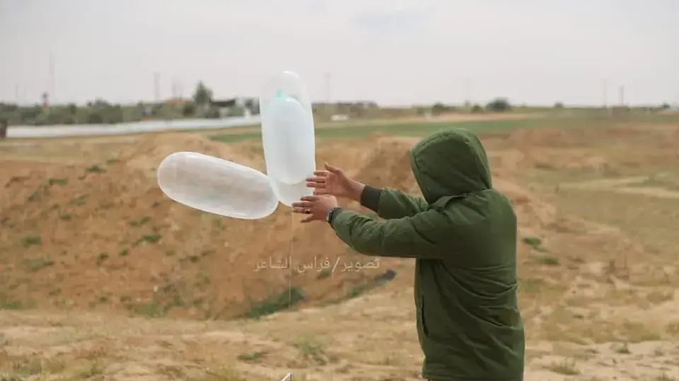מפריחי בלוני נפץ בעזה שאולי נחתו בשער הנגב, 24 מרץ, 2019 מפריחי בלוני נפץ בעזה שאולי נחתו בשער הנגב, 24 מרץ, 2019