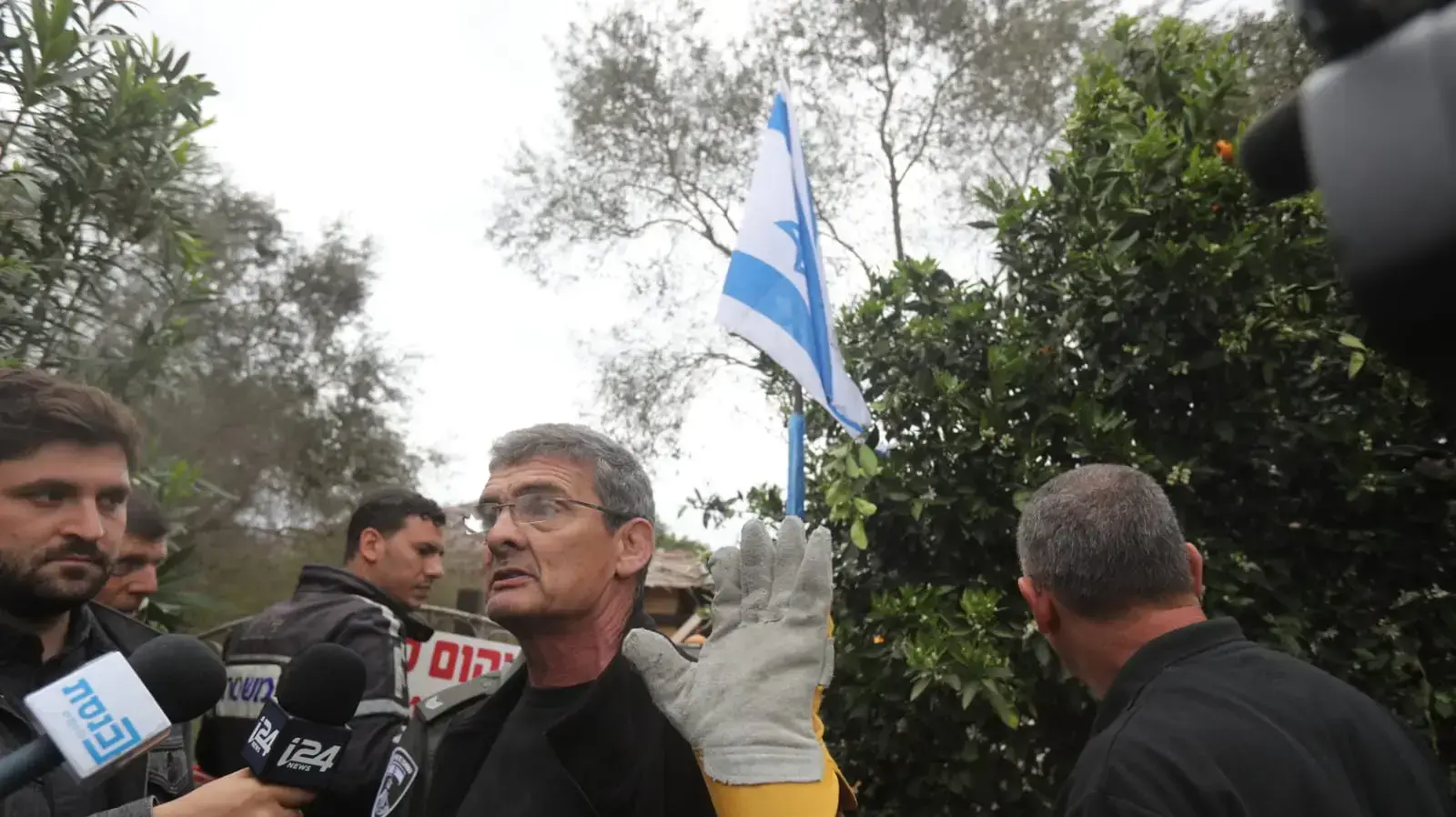 רוברט וולף, סב המשפחה שביתה נפגע במושב משמרת בשרון מפגיעת טיל.