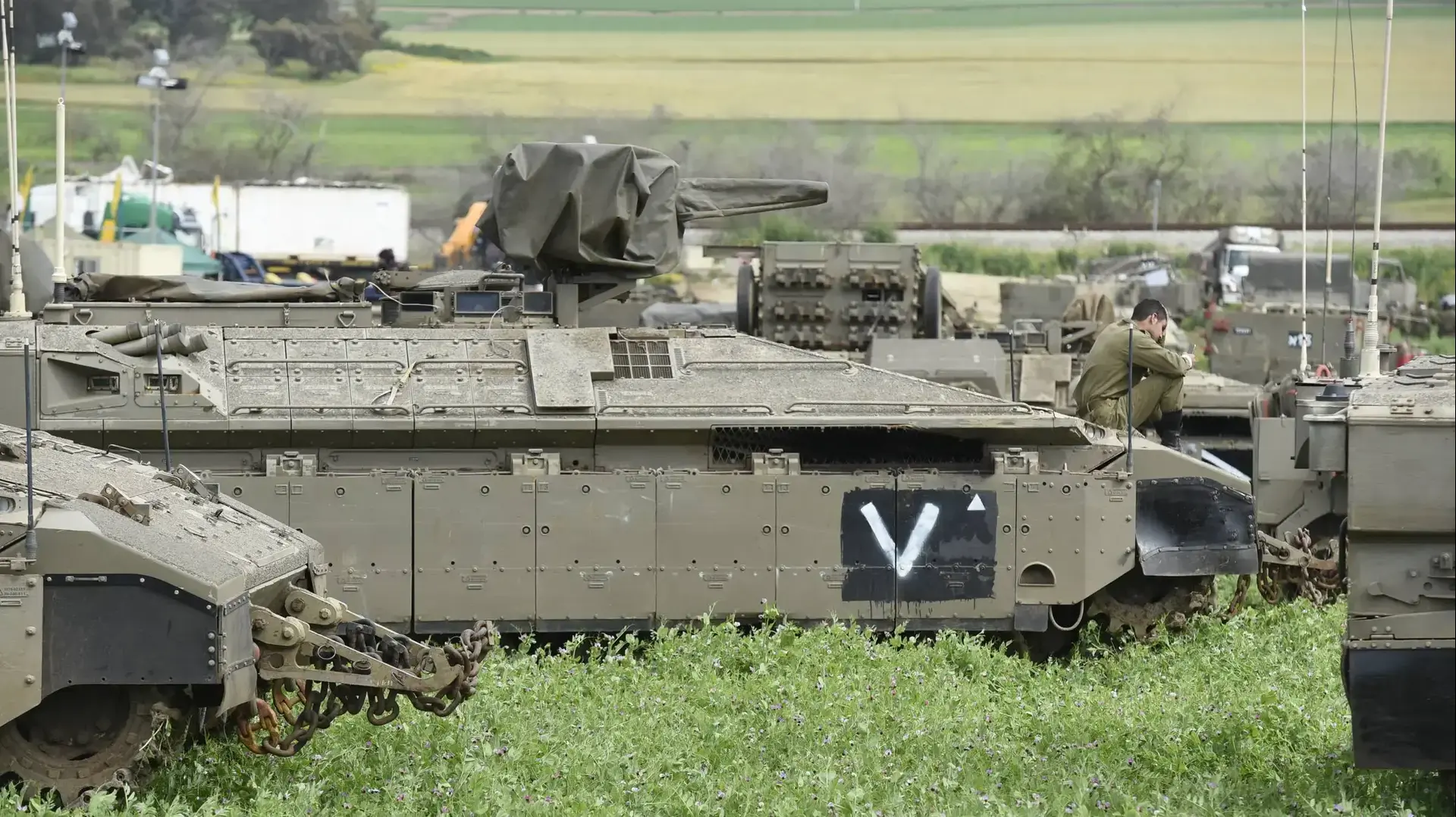 פריסת טנקים בגבול עזה 26 במרץ 2019 פריסת טנקים בגבול עזה 26 במרץ 2019