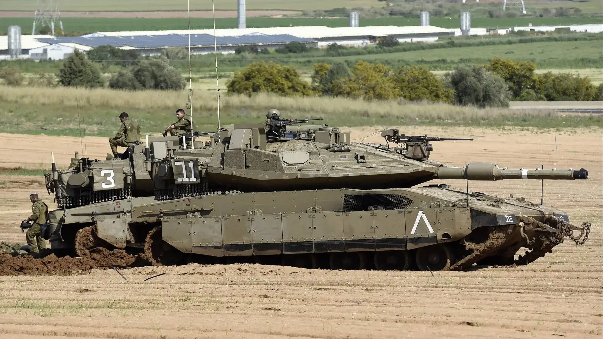 טנקים בגבול עזה (צילום: ראובן קסטרו) טנקים בגבול עזה (צילום: ראובן קסטרו)