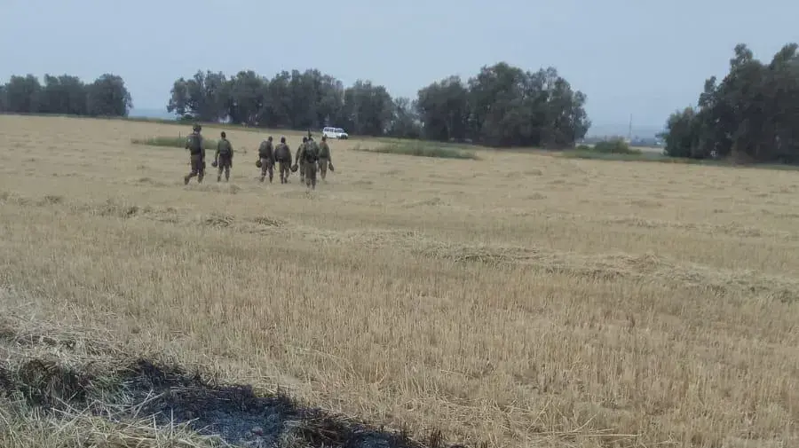 בלון תבערה שהופרח מעזה גרם לשריפה קטנה בשדה חקלאי באשכול.
אנשי בטחון שהיו במקום באותה בית זיהו את הבלון וכיבו את השריפה שפרצה בכוחות עצמם, 26 במרץ 2019 בלון תבערה שהופרח מעזה גרם לשריפה קטנה בשדה חקלאי באשכול.
אנשי בטחון שהיו במקום באותה בית זיהו את הבלון וכיבו את השריפה שפרצה בכוחות עצמם, 26 במרץ 2019