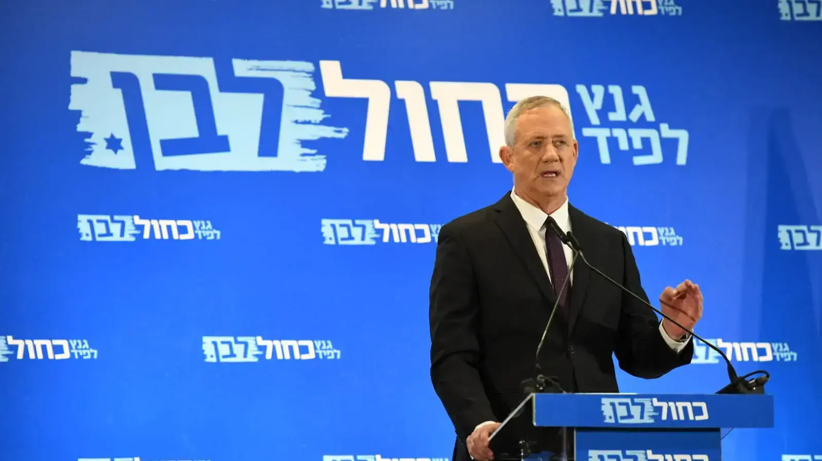 בני גנץ, במהלך נאומו בגני התערוכה 27 במרץ 2019 בני גנץ, במהלך נאומו בגני התערוכה 27 במרץ 2019