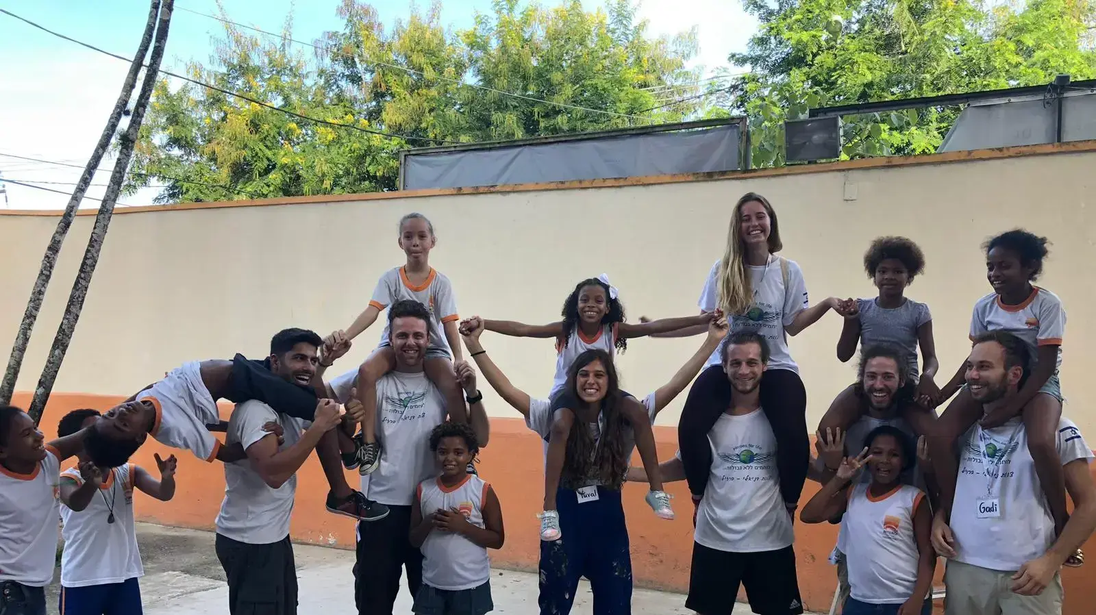 צוות דניאלי מעמותת לוחמים ללא גבולות מתנדבים בריו דה ז'נרו ברזיל צוות דניאלי מעמותת לוחמים ללא גבולות מתנדבים בריו דה ז'נרו ברזיל