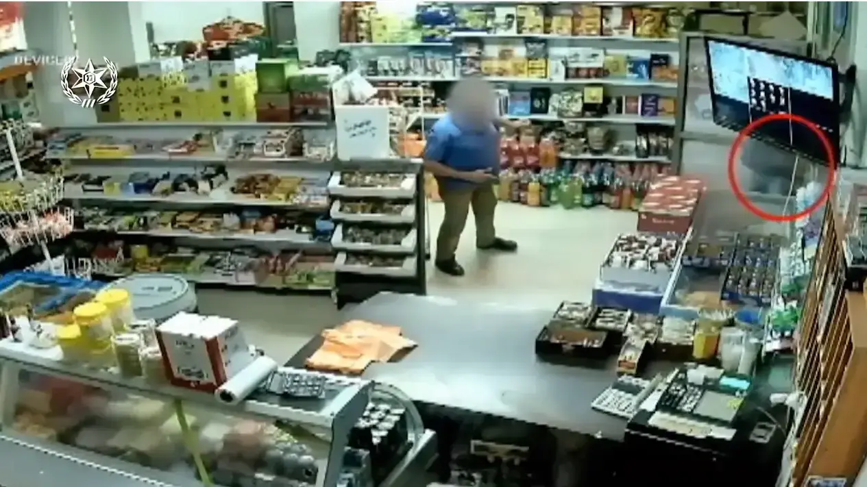 תיעוד רצח סעד ג'באלי במכולת משפחתית בטייבה תיעוד רצח סעד ג'באלי במכולת משפחתית בטייבה