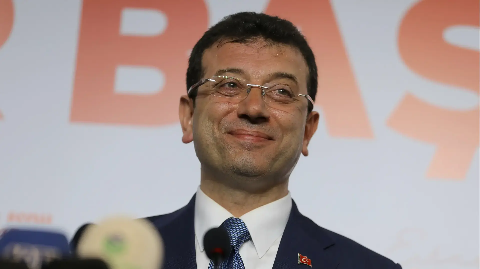 המועמד לראשות מפלגת העם הרפובליקאית (CHPׂ) באיסטנבול אקרם אימאמולו, 1 באפריל 2019 המועמד לראשות מפלגת העם הרפובליקאית (CHPׂ) באיסטנבול אקרם אימאמולו, 1 באפריל 2019