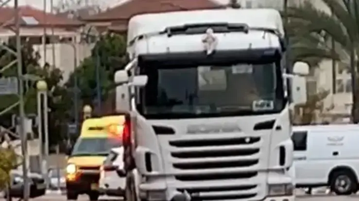 כוחות משטרה הוזעקו על ידי אזרח ערני בעקבות חפץ חשוד שככל הנראה התנתק מצרור בלונים ונחת בעיר שדרות, 1 באפריל 2019 כוחות משטרה הוזעקו על ידי אזרח ערני בעקבות חפץ חשוד שככל הנראה התנתק מצרור בלונים ונחת בעיר שדרות, 1 באפריל 2019