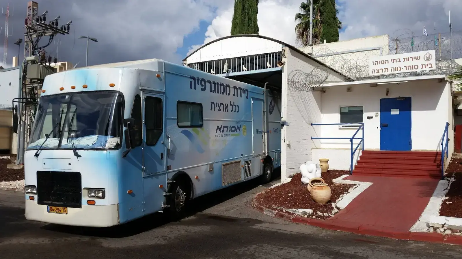 ניידת הממוגרפיה של האגודה למלחמה בסרטן הגיעה אתמול לכלא נווה תרצה
