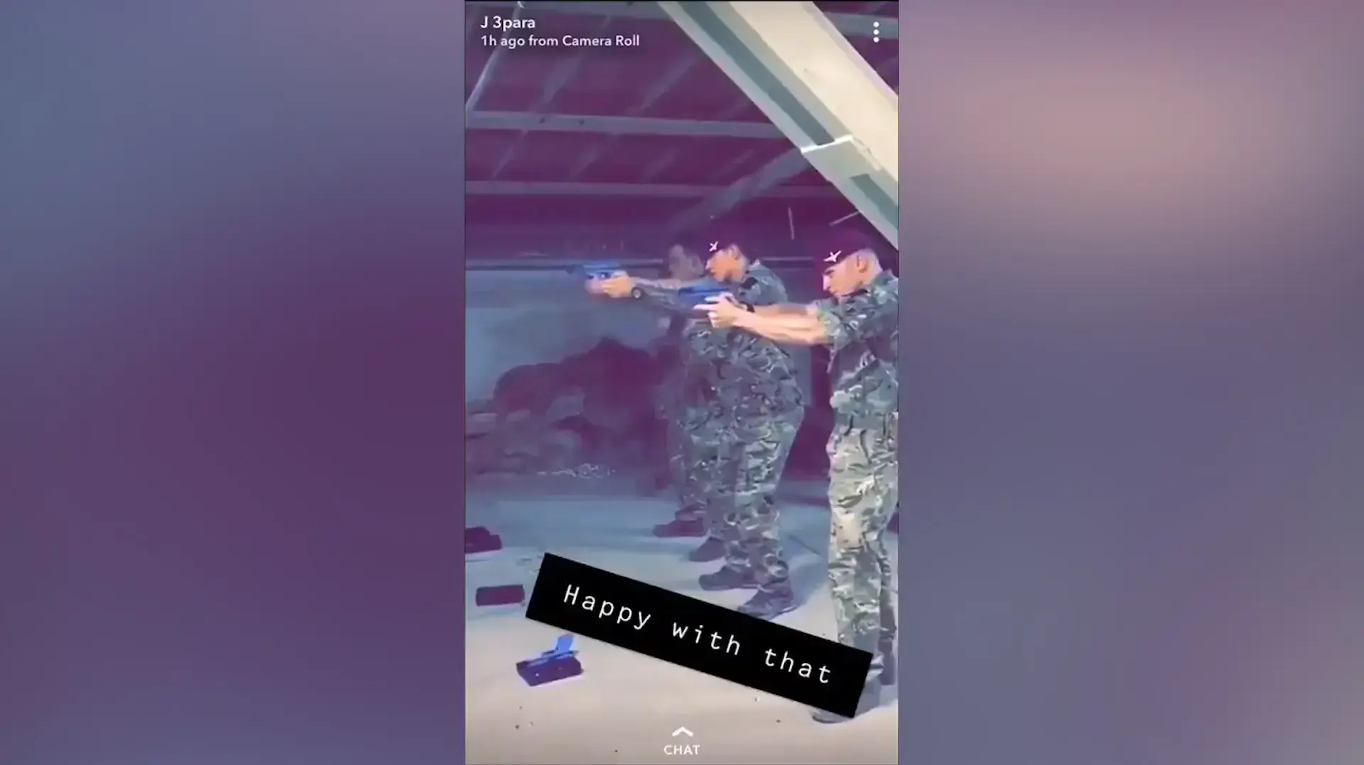 חיילים בקאבול יורים לעבר דמותו של ג'רמי קורבין