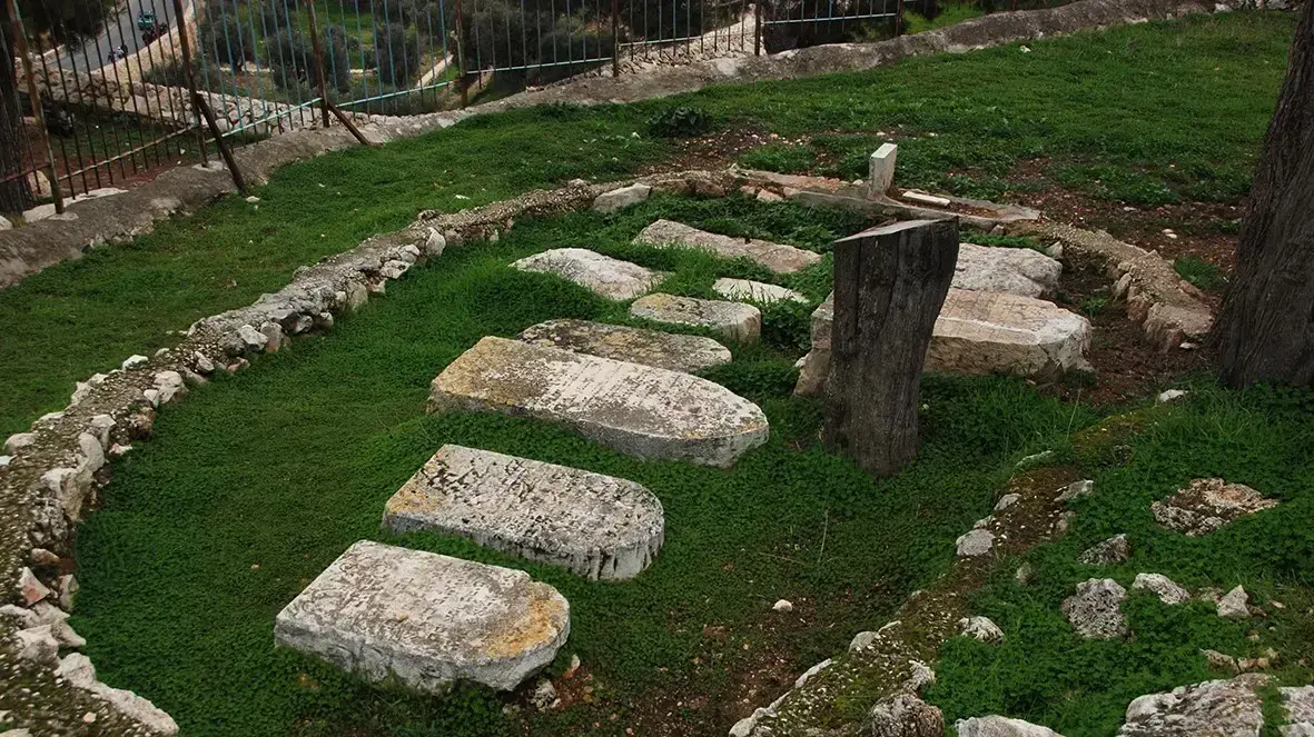 בית הקברות- חלקת קבורה משפחתית בית הקברות- חלקת קבורה משפחתית