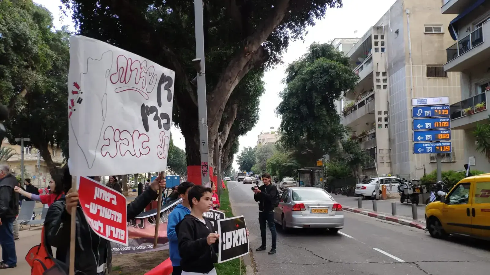 מחאת תושבי הדרום בשדרות רוטשילד, ת"א 4 באפריל 2019 מחאת תושבי הדרום בשדרות רוטשילד, ת"א 4 באפריל 2019