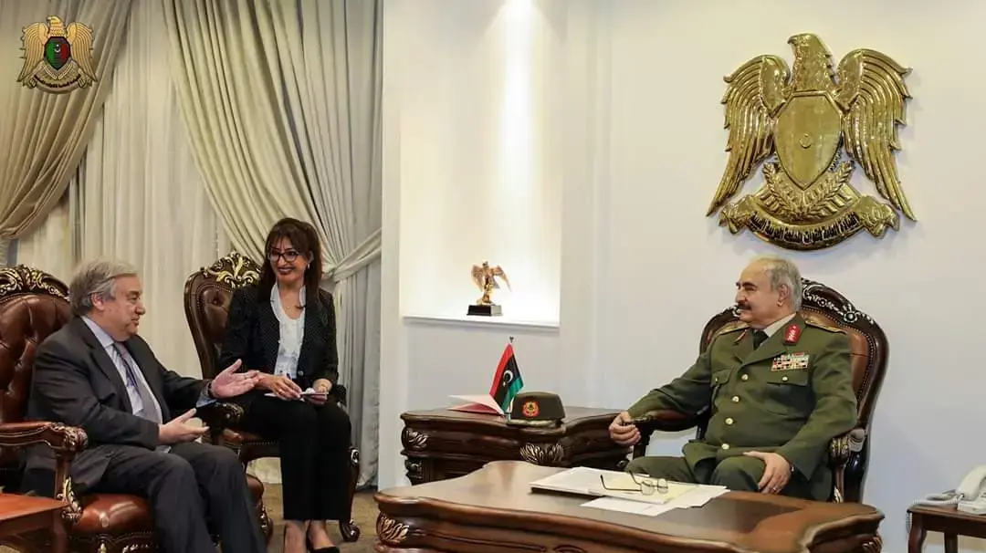 הגנרל חליפה חפתר עם מזכ"ל האו"ם גוטרש בעיר בנגאזי, לוב, 5 באפריל 2019 הגנרל חליפה חפתר עם מזכ"ל האו"ם גוטרש בעיר בנגאזי, לוב, 5 באפריל 2019