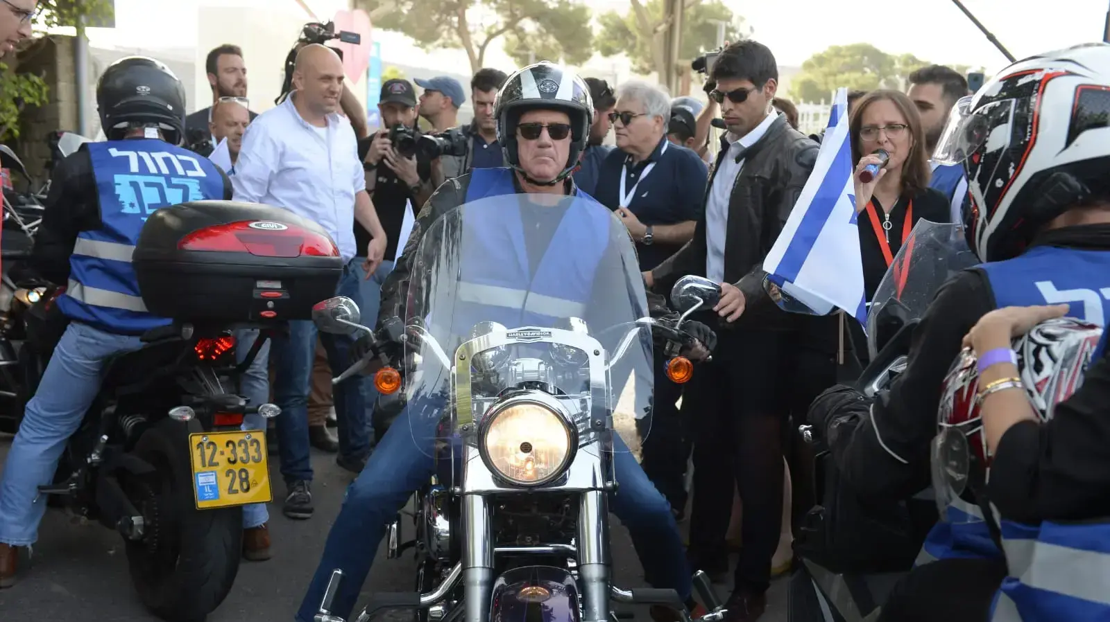 שיירת אופנוענים בהובלת בני גנץ, יצאה לסיבוב במרכז הארץ להצגת הקמפיין, 7 באפריל 2019 שיירת אופנוענים בהובלת בני גנץ, יצאה לסיבוב במרכז הארץ להצגת הקמפיין, 7 באפריל 2019