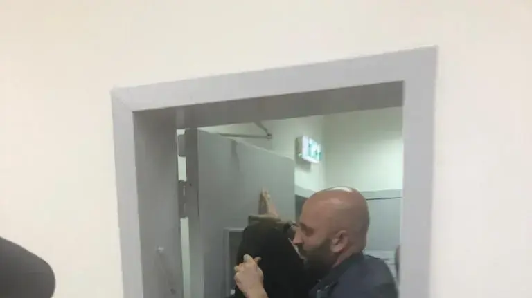 הארכת מעצר לרופא החשוד בפדופיליה, ד"ר עידן ברק, השלום ראשל"צ, 7 באפריל 2019 הארכת מעצר לרופא החשוד בפדופיליה, ד"ר עידן ברק, השלום ראשל"צ, 7 באפריל 2019