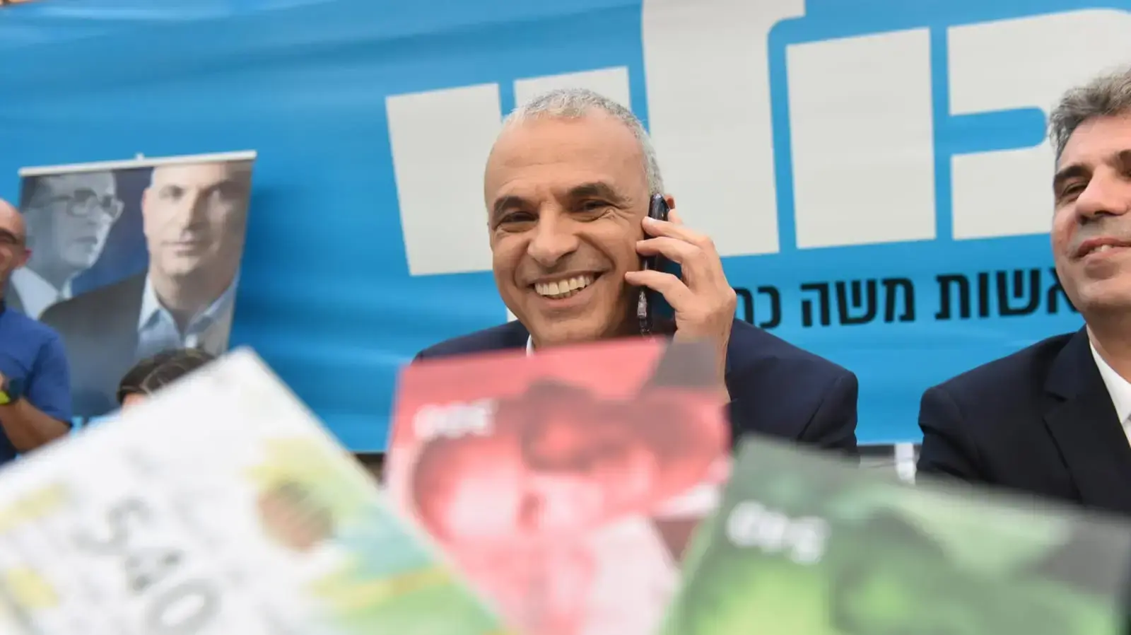 משה כחלון מכולנו ממריץ בוחרים להצביע להם, מטה המפלגה, 8 באפריל 2019 משה כחלון מכולנו ממריץ בוחרים להצביע להם, מטה המפלגה, 8 באפריל 2019