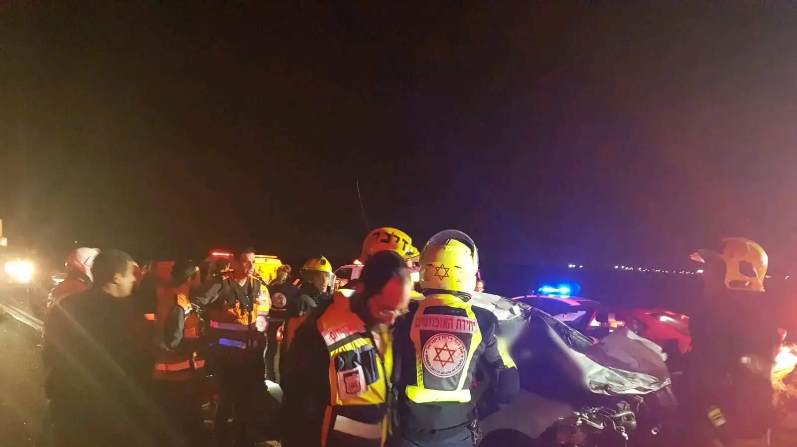 תאונת דרכים בכביש 4 במחלף אשדוד תאונת דרכים בכביש 4 במחלף אשדוד