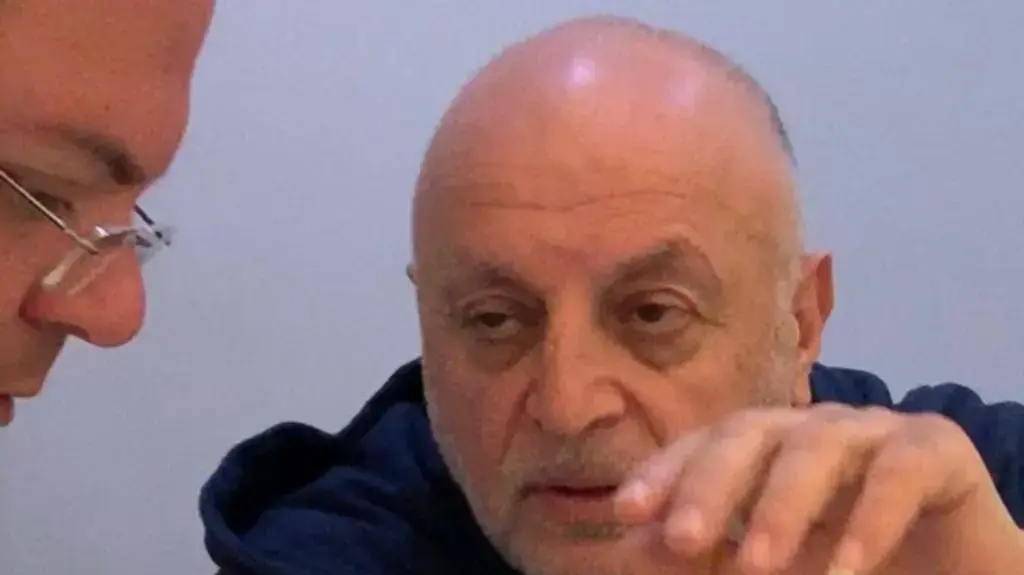 קרול אייזק עם סניגורו קרול אייזק עם סניגורו