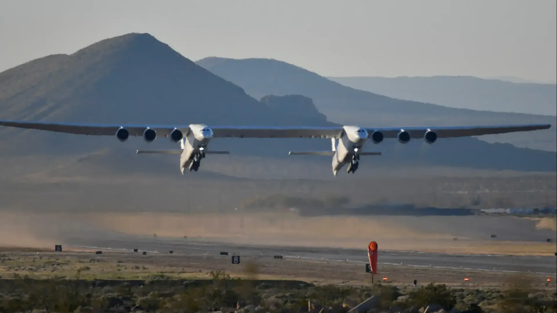 המטוס בעל מוטת הכנפיים הארוכה בעולם, Stratolaunch Systems, 14 אפריל, 2019