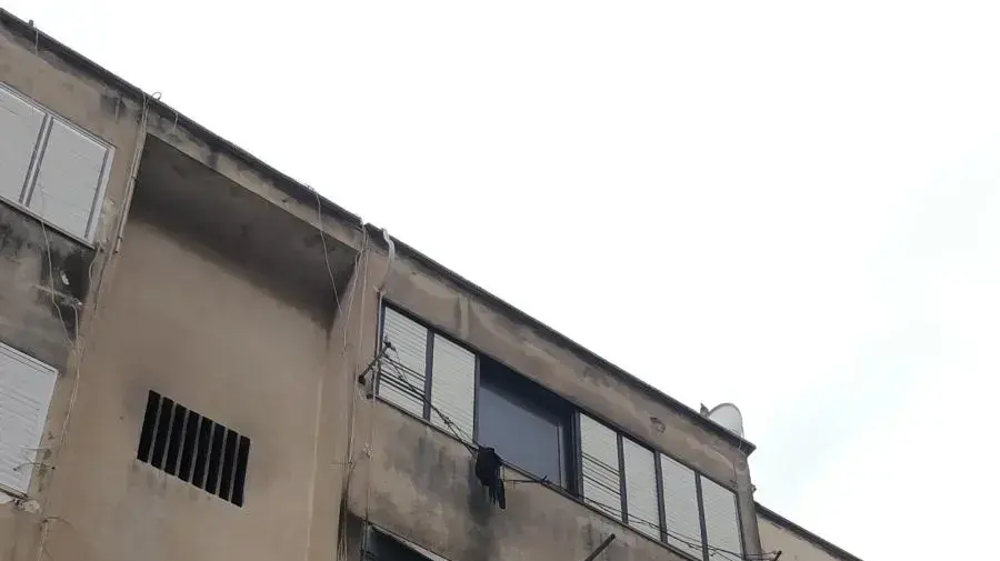 שריפה אשר פרצה בדירת מגורים ברחוב אבן גבירול בחיפה, 15 באפריל 2019 שריפה אשר פרצה בדירת מגורים ברחוב אבן גבירול בחיפה, 15 באפריל 2019