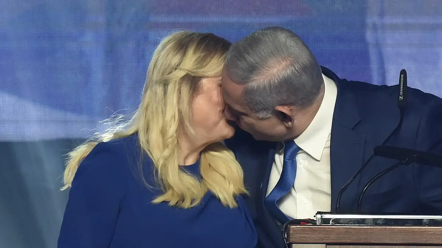 בנימין ושרה נתניהו בהרמת הכוסית של הליכוד לפסח בבנייני האומה, 16 באפריל 2019 בנימין ושרה נתניהו בהרמת הכוסית של הליכוד לפסח בבנייני האומה, 16 באפריל 2019