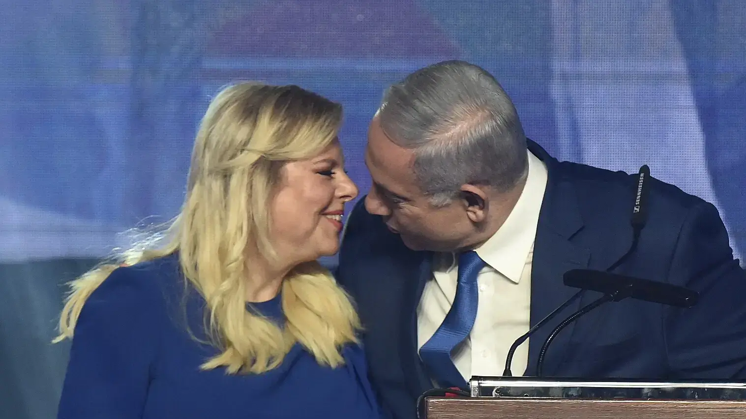 בנימין ושרה נתניהו בהרמת הכוסית של הליכוד לפסח בבנייני האומה, 16 באפריל 2019 בנימין ושרה נתניהו בהרמת הכוסית של הליכוד לפסח בבנייני האומה, 16 באפריל 2019