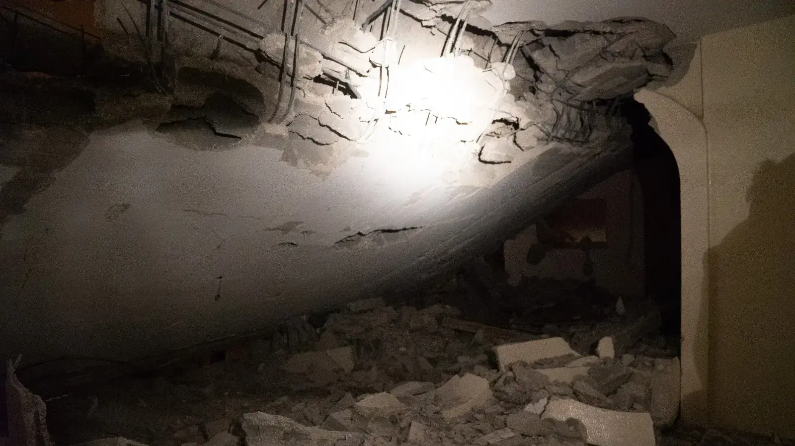 חיסול ביתו של המחבל צאלח ברגותי בכפר כובר, שביצע יחד עם אחיו את פיגוע הירי סמוך ליישוב עפרה חיסול ביתו של המחבל צאלח ברגותי בכפר כובר, שביצע יחד עם אחיו את פיגוע הירי סמוך ליישוב עפרה