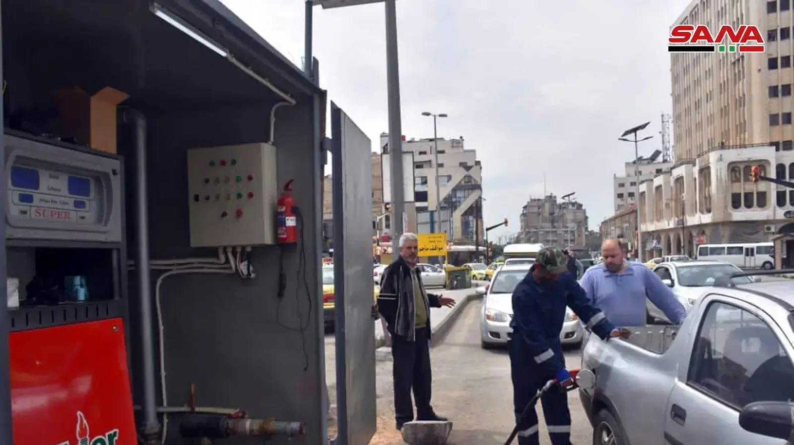 תור דלק במחוז דרעא, סוריה, 15 באפריל 2019 תור דלק במחוז דרעא, סוריה, 15 באפריל 2019
