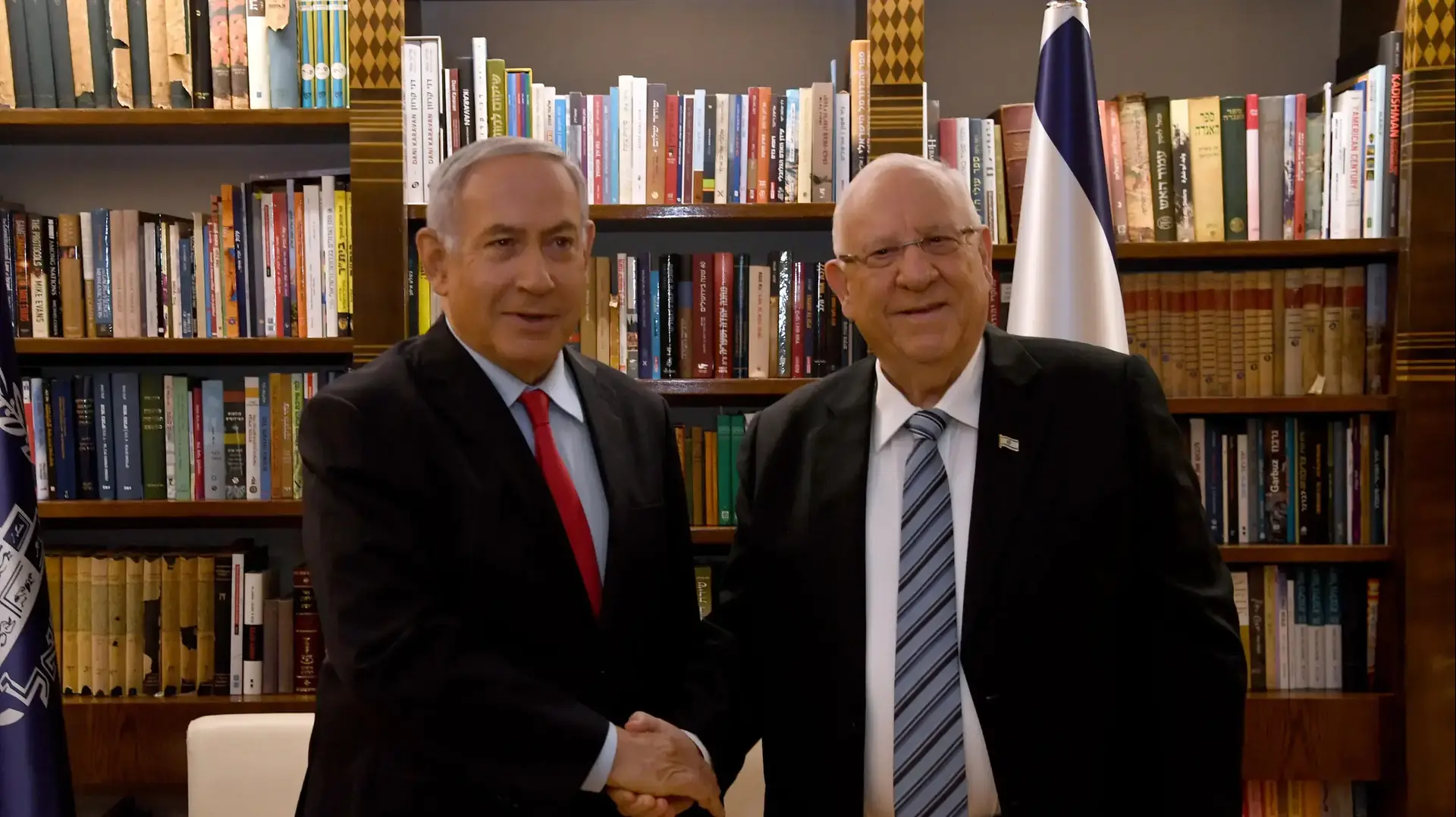 נשיא המדינה ראובן ריבלין במהלך פגישתו עם ראש הממשלה בנימין נתניהו בלשכתו במשכן הנשיא 17 באפריל 2019 נשיא המדינה ראובן ריבלין במהלך פגישתו עם ראש הממשלה בנימין נתניהו בלשכתו במשכן הנשיא 17 באפריל 2019