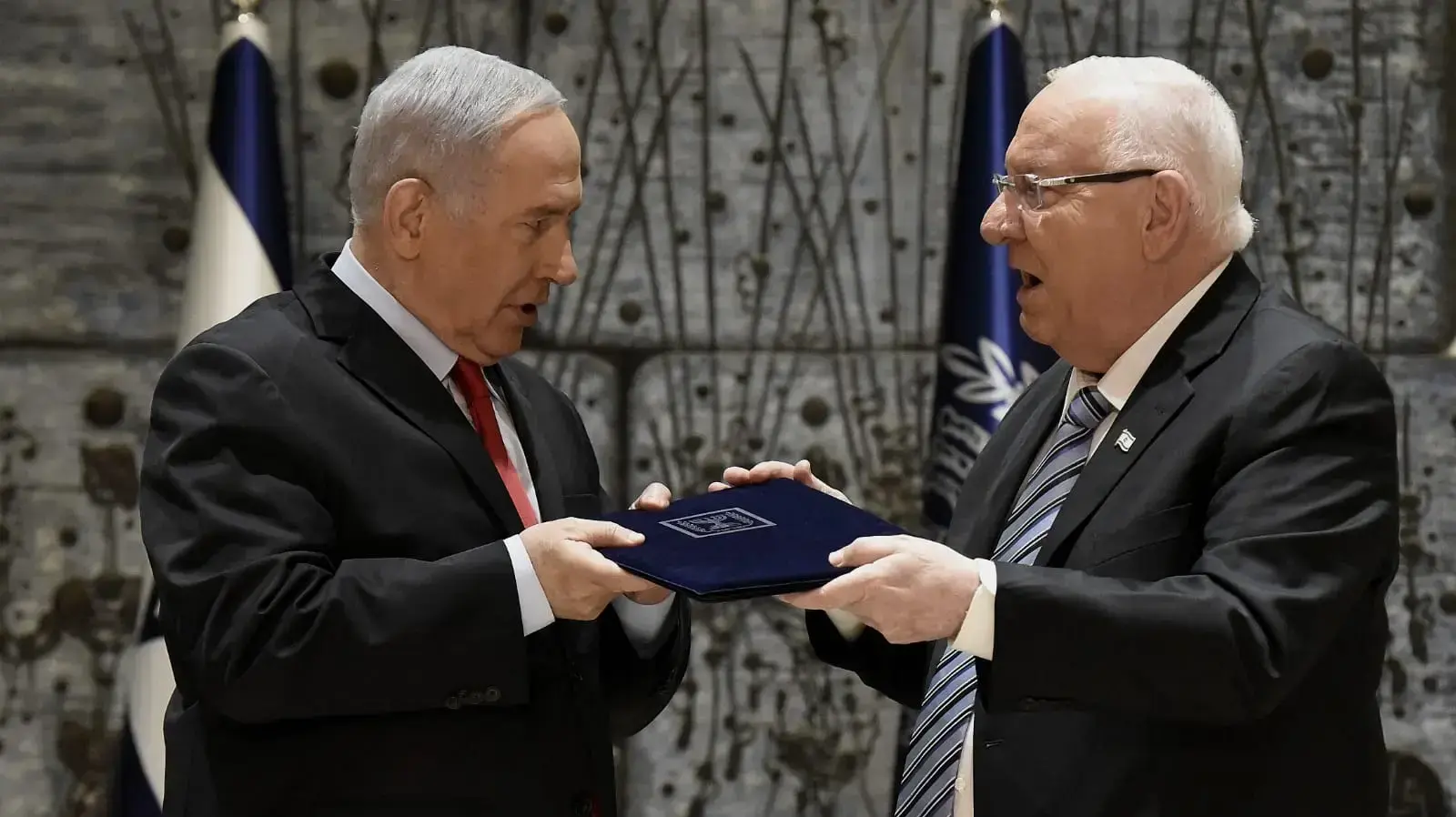 נשיא המדינה,ראובן (רובי) ריבלן וראש הממשלה, בנימין נתניהו במהלך הכרזתו של הנשיא על הרכבת הממשלה על בנימין נתניהו 17 באפריל 2019 